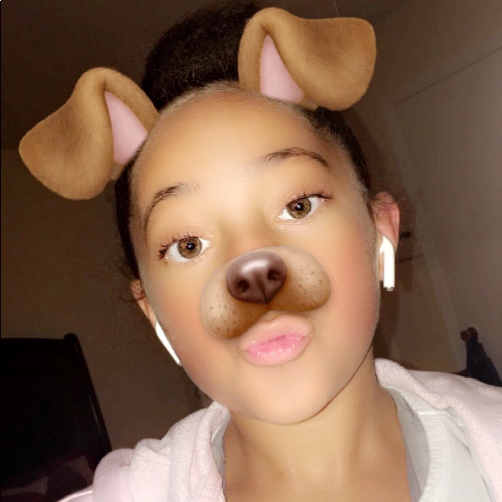 Meet your Posher, Alexis